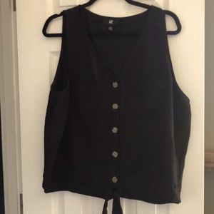 Black tie waist sleeveless top